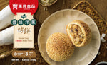 The Sweet Onion Scones are packaged with two small rounds of bread, one of which is cut open to reveal the filling inside, and placed on a beige plate, highlighting “Frozen” and “3 Pieces”, weighing 195 grams, and displaying the Taiwan logo, as well as easy cooking instructions for perfect frozen baking. It also displays the Taiwan logo and simple cooking instructions for perfect freezer baking.